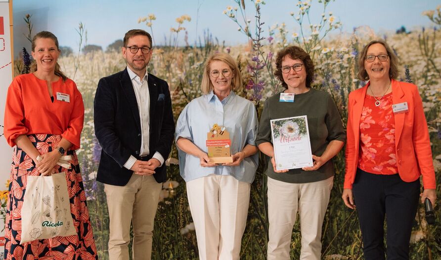 Deutschland summt!-Pflanzwettbewerb 2025: Prämierung einer Gewinnergruppe