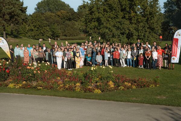 Deutschland summt!-Pflanzwettbewerb 2025: Gruppenfoto in den "Gärten der Welt", Berlin